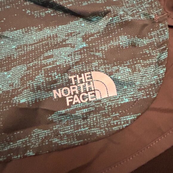 The North Face Shorts: Size XS - Picture 3 of 8